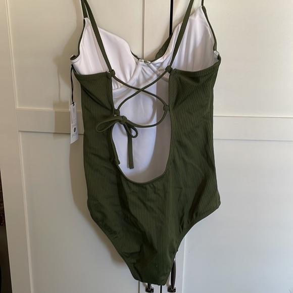 Shade & Shore low coverage one piece - Picture 5 of 5